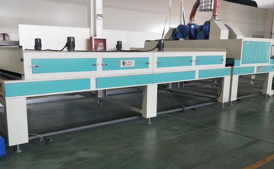 Πράσινη UV γραμμή επιστρώματος χλόης σημείων/αυτόματη UV μηχανή ISO9001 1320mm τυπωμένων υλών