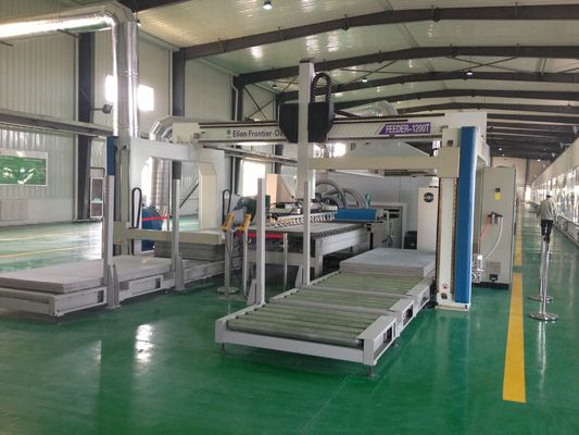 MDF επιβιβάζεται στο UV φως 388kw θεραπεύοντας τον πίνακα πυριτικών αλάτων ασβεστίου ελέγχου PLC μηχανών επιστρώματος ψεκασμού