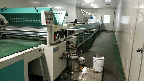 Αυτόματη μηχανή 380v 50Hz 3sheets/Min επιστρώματος βερνικιών φόρτωσης