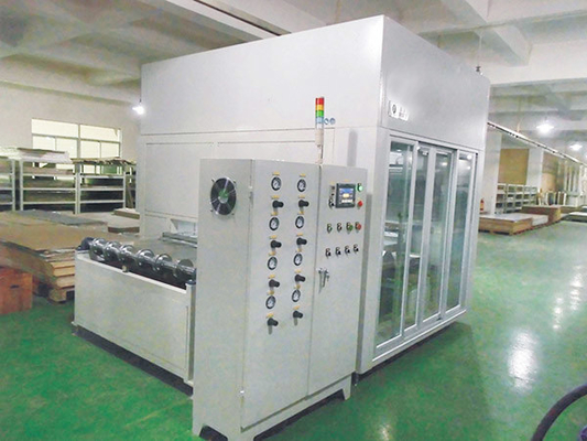 60KW εξοπλισμός επιστρώματος ψεκασμού σερβο μηχανών της Mitsubishi για την επιτροπή πορτών