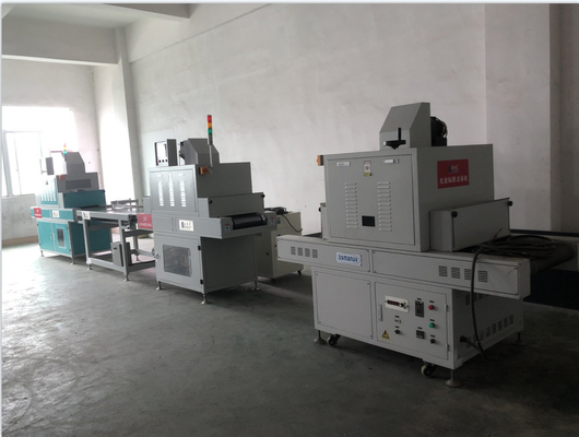 Μηχανή ακτινοβολίας UV AC220V με ακρίβεια ελέγχου θερμοκρασίας ±1C και μήκος κύματος 365nm
