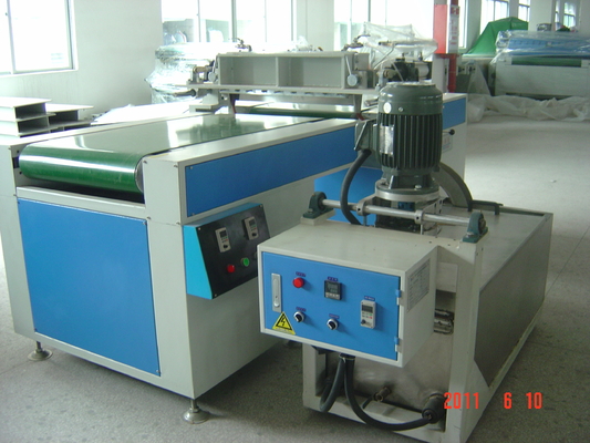 60KW UV τεσσάρων σταδίων μεταβίβαση μηχανών 380V επιστρώματος κουρτινών για το υλικό παπουτσιών