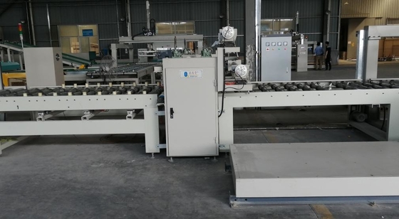 Μηχανή στρώσης ταινιών χωρητικότητας 3000 kg με επανέλιξη και ταχύτητα επανέλιξης 0-100m/min