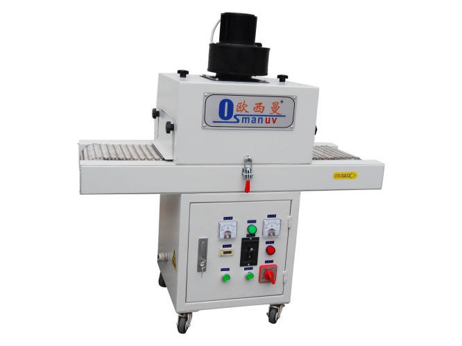 omron UV θεραπεύοντας μηχανή Quickiy κόλλας των οδηγήσεων ζωνών μεταφορέων Machinete ηλεκτρονόμων UV θεραπεύοντας flon LCD