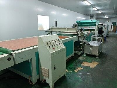 Συνολικό βάρος μηχανής 2000 kg Μηχανή επίχρισμα κουρτίνας για μεγάλης παραγωγής