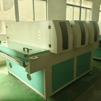 Εξοικονόμηση ενέργειας Τρεις λαμπτήρες UV Machine 5-20m Per Min Metal Sheet UV Led Machine